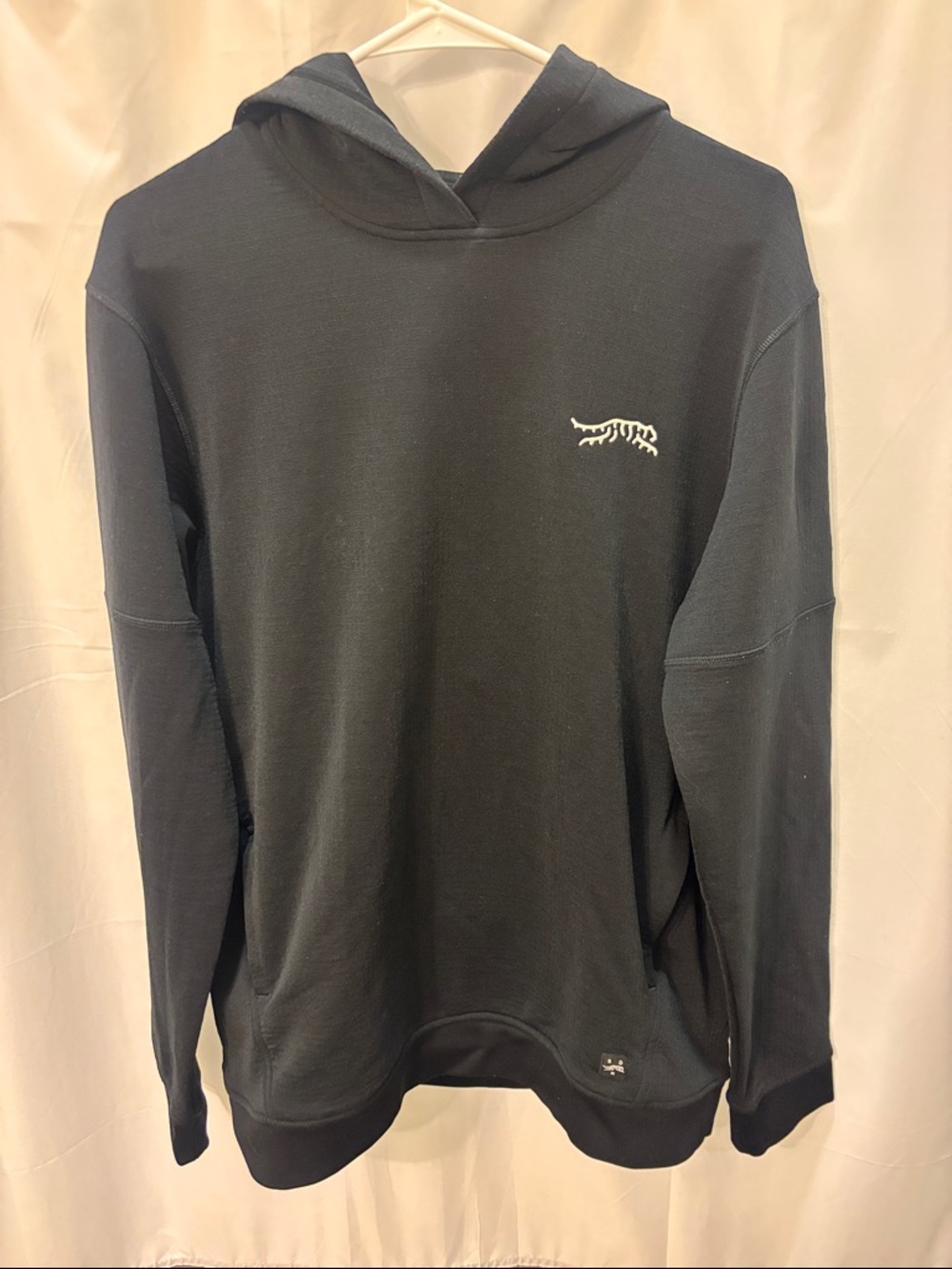 Sun Day Red by Tiger Woods. Comfortable Black Golf Hoodie, size Medium